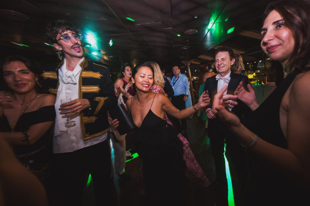 Soirée AIME 2026 : piste de danse sous lumières vertes