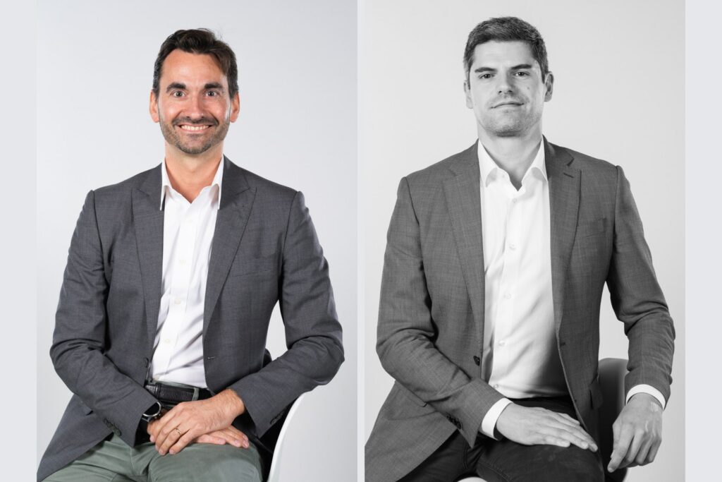 Portraits corporate studio de deux collaborateurs Saint-Gobain, en couleur et en noir et blanc, tour Saint-Gobain à La Défense