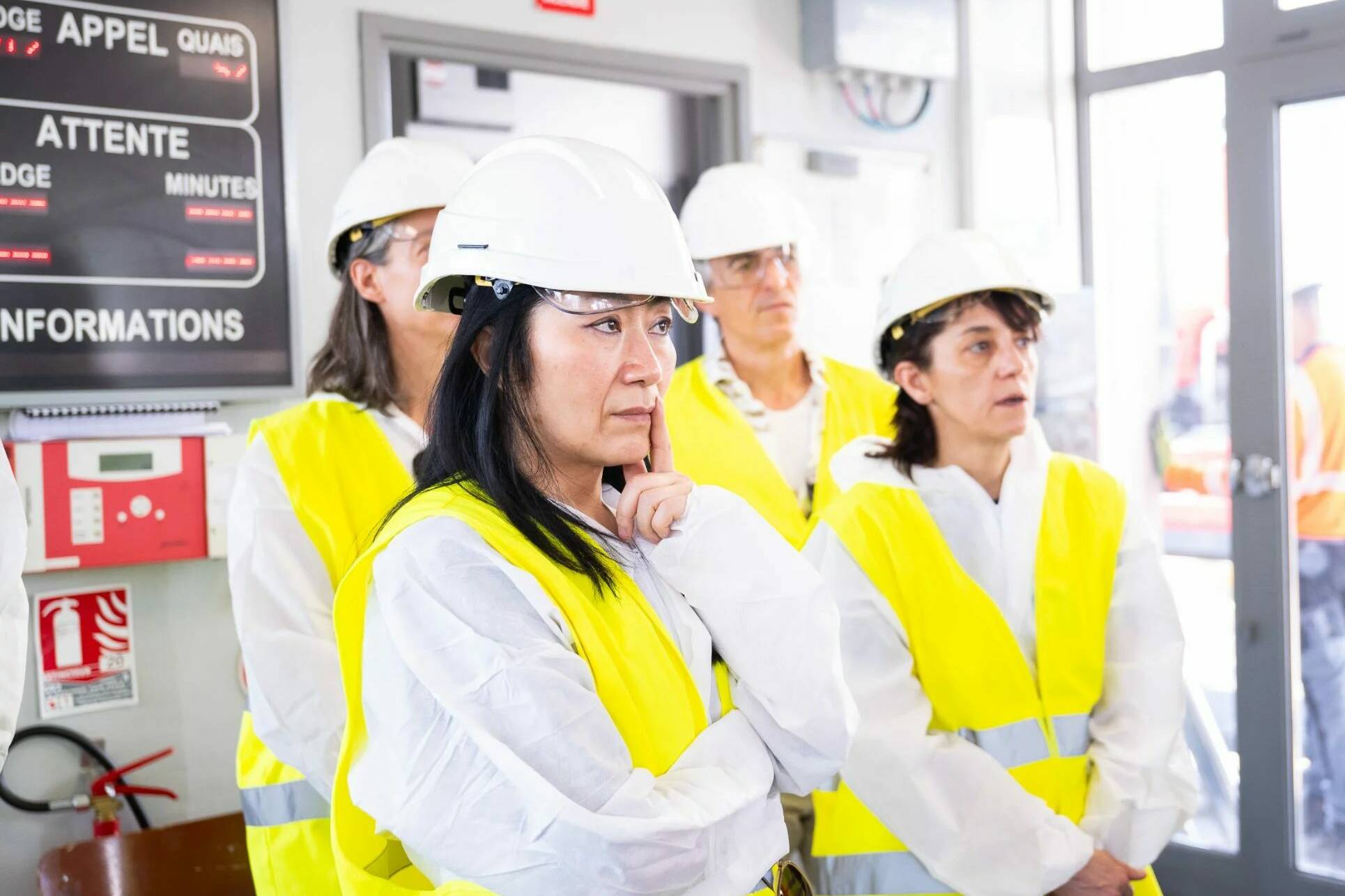Visite du site industriel Rubis Terminal à Rouen, équipe en tenue de sécurité
